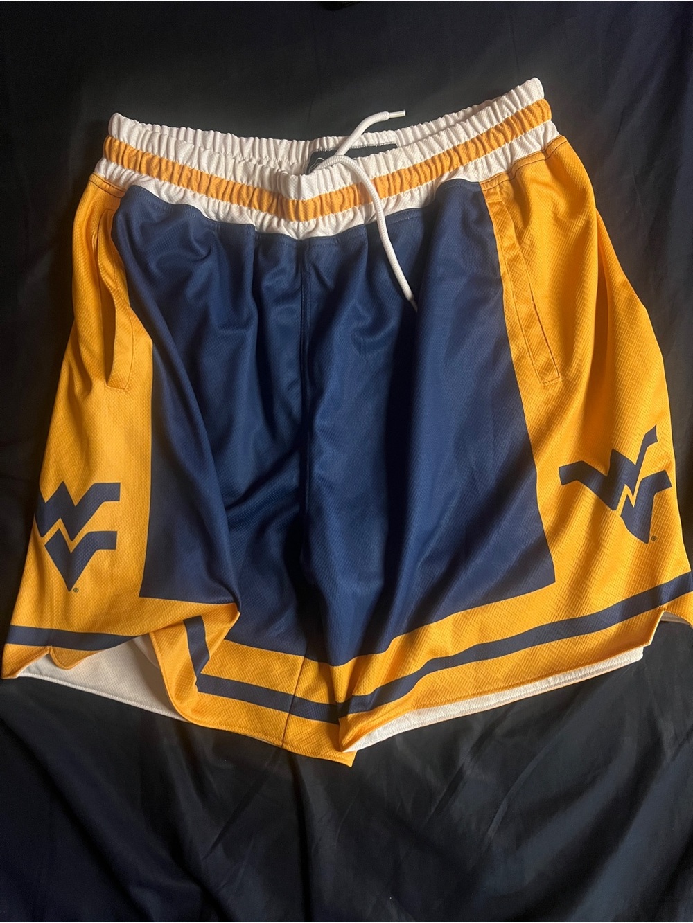 19NINE West Virginia Mountaineers Basketball Shorts Large